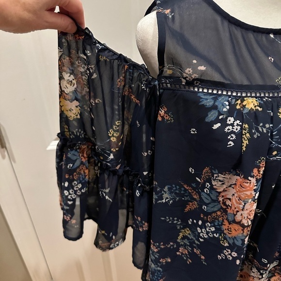 LUCKY brand sheer floral cold shoulder top size small - Picture 9 of 13